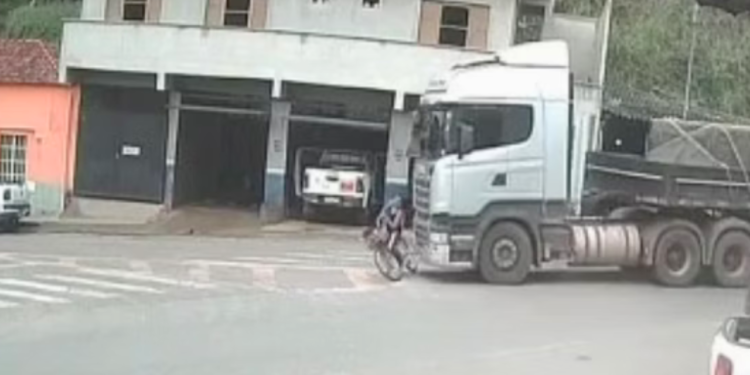 Ex-servidora morre após ser atropelada por carreta em Guanhães MG