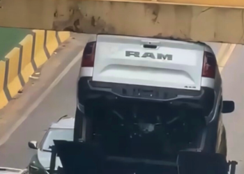 Caminhoneiro é alertado por motoristas e evita acidente em Valadares