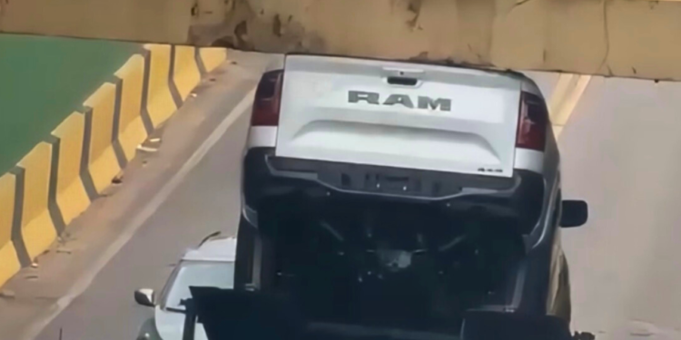 Caminhoneiro é alertado por motoristas e evita acidente em Valadares