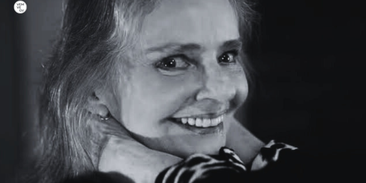 Angela Ro Ro morre aos 75 anos no Rio de Janeiro após três meses internada