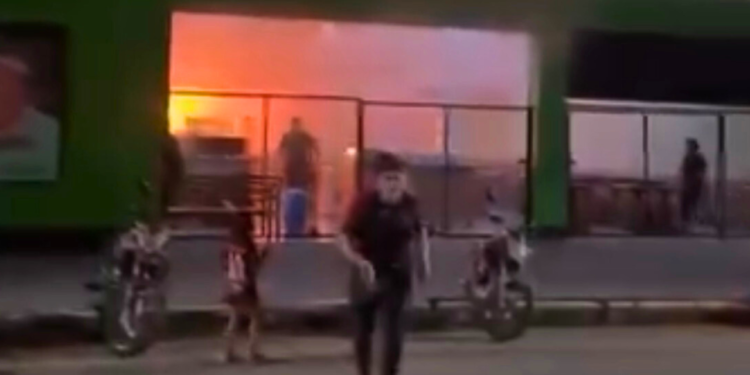 Incêndio atinge pizzaria no bairro Vila Isa em Governador Valadares