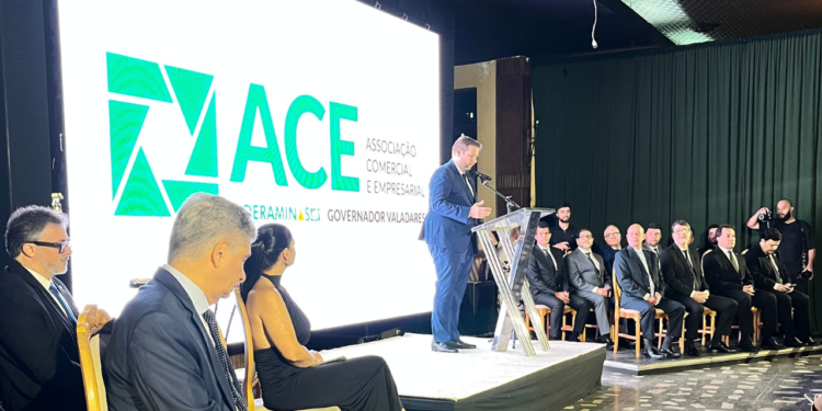 Valadares celebra o empreendedorismo no Mérito Empresarial e Comenda Manoel Byrro.