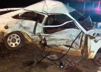 Colisão entre dois carros na BR-259 deixa um morto e um ferido em estado grave, em Resplendor