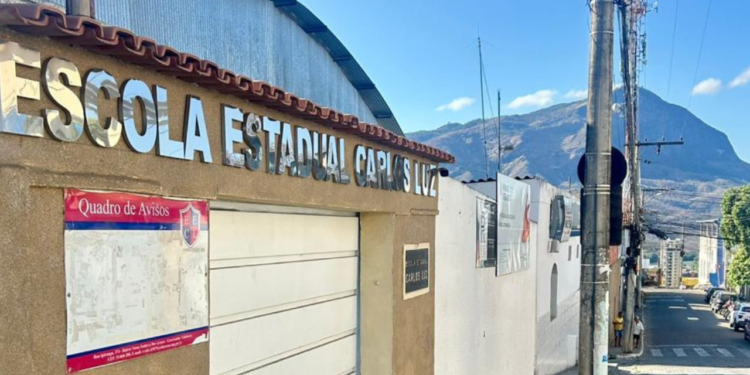 Escola de Valadares entra no Minas Bilíngue