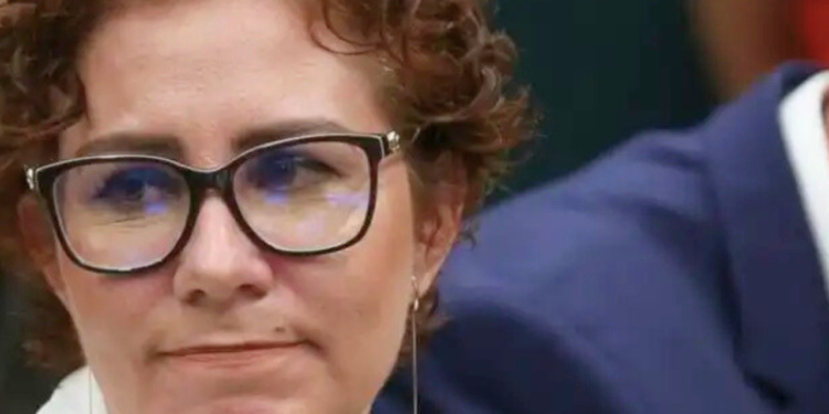 Moraes determina perda imediata do mandato de Carla Zambelli