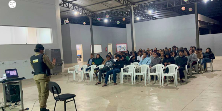 PMMG promove palestra sobre violência doméstica em escola de Gonzaga