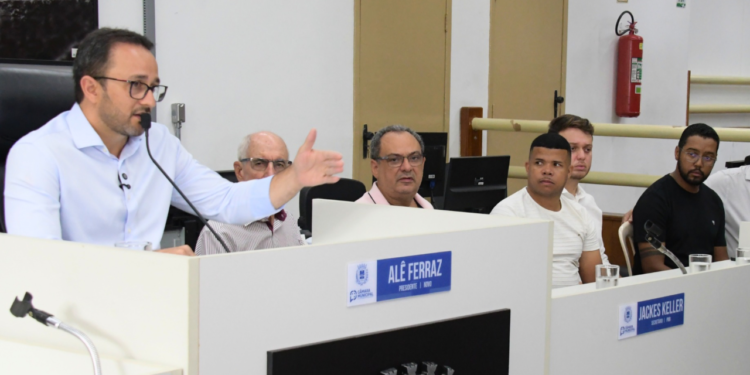 Câmara de Valadares anuncia compra do prédio dos Correios para sede própria