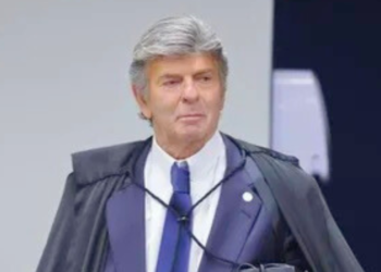 Fux vota por anulação de processo contra Bolsonaro e mais 7