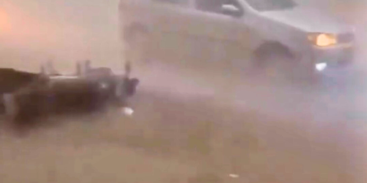 Temporal com ventania causa danos em vários bairros de Ipatinga