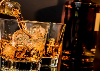 Ipatinga registra morte suspeita por metanol; país já tem cinco óbitos confirmados