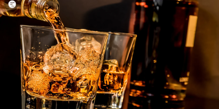 Ipatinga registra morte suspeita por metanol; país já tem cinco óbitos confirmados