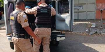 Homem nega dividir maconha, é agredido e acaba preso ao procurar a PM, em Valadares
