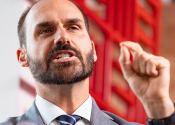 Motta envia ao Conselho de Ética pedidos de cassação contra Eduardo Bolsonaro