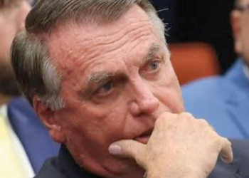 Bolsonaro e mais 7 são condenados