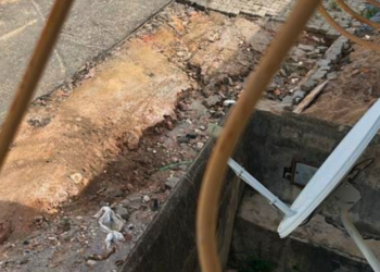 Há 10 dias, Águas de Valadares abre buraco e abandona obra no Centro