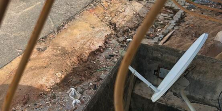 Há 10 dias, Águas de Valadares abre buraco e abandona obra no Centro