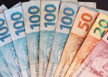 Prefeitos mineiros torram milhões de emendas Pix com shows