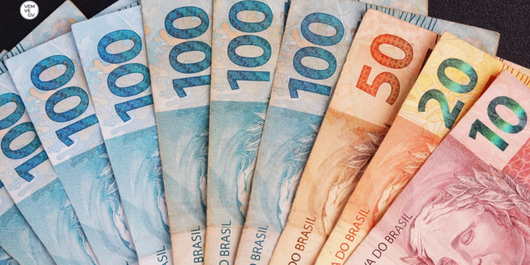 Prefeitos mineiros torram milhões de emendas Pix com shows