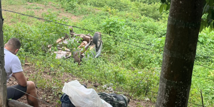 Capotamento no Pico da Ibituruna deixa cinco feridos em Governador Valadares