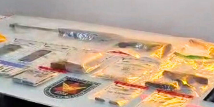 Operação da PM para cumprir mandados apreende armas e até granada em Governador Valadares