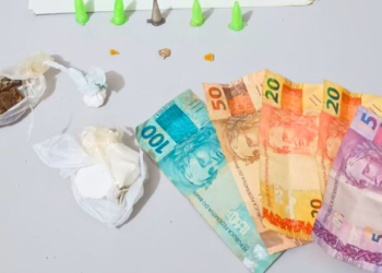 Adolescente de 15 anos é apreendida por tráfico de drogas em Itabirinha