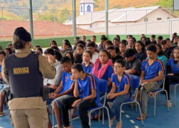 PM realiza palestra sobre violência doméstica em escola de Gonzaga durante campanha Agosto Lilás