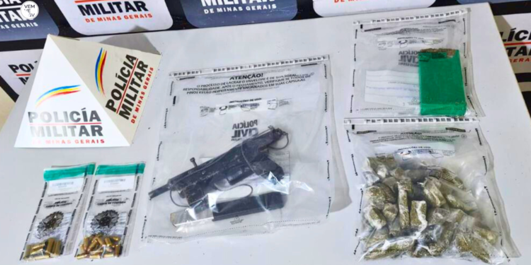 Dupla é presa com submetralhadora e drogas em Engenheiro Caldas