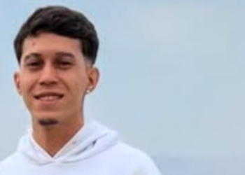 Jovem é morto a tiros dentro de carro em Governador Valadares