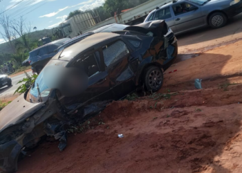 Acidente com quatro veículos deixa cinco feridos na BR-116, em Valadares