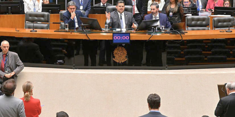 Congresso aprova Orçamento de 2026 com mínimo de R$ 1.621 e R$ 61 bi em emendas