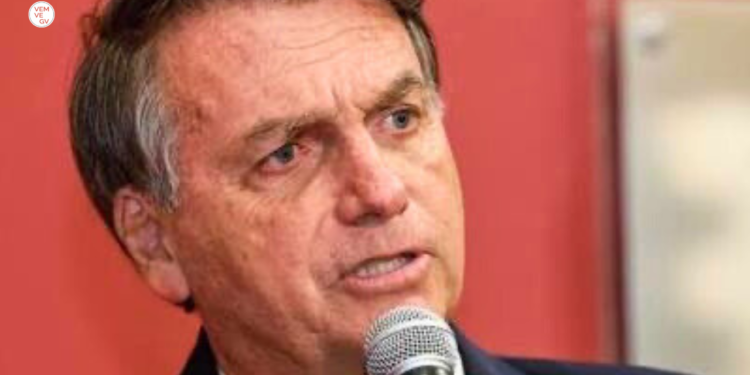 Médicos de Bolsonaro viajam a Brasília após internação repentina