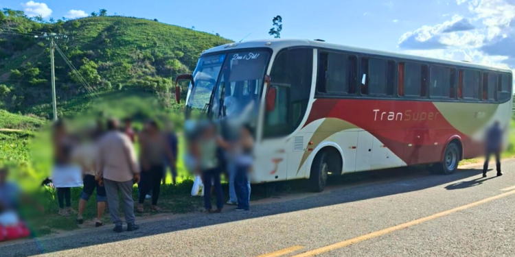 Militares fora de serviço prendem suspeito de roubo em ônibus, em Alpercata