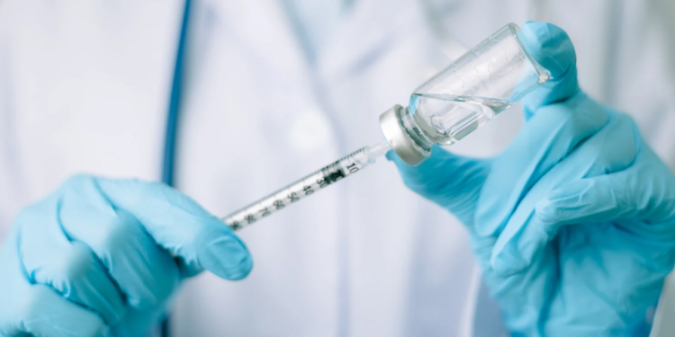 Vacina contra o HPV é liberada para adultos de 20 a 45 anos, em MG