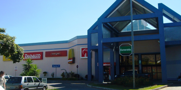 Entregadores reclamam de cobrança de estacionamento no GV Shopping