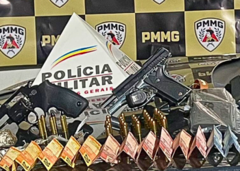 Homem é preso em Central de Minas com revólver de mira laser, pistola, drogas e munições