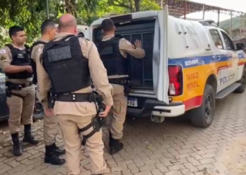 PM prende quatro pessoas em endereço ligado a triplo assassinato em Valadares