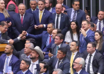 Urgência da anistia é aprovada e pode ser votada em 15 dias