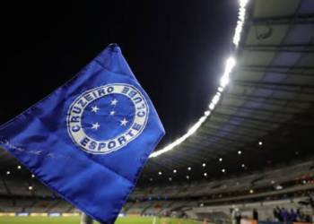 Cruzeiro assume a ponta, mas Flamengo recupera liderança mesmo com empate