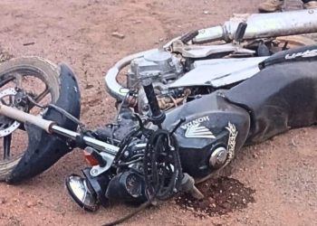 Motociclista morre após ser atingido por caminhão em Senhora do Porto