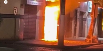 Pizzaria pega fogo em Valadares e tem estrutura comprometida