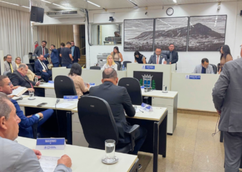 Câmara de Valadares aprova crédito especial de R$ 13,5 milhões para transporte escolar