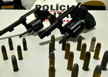 PM apreende armas em ocorrência de violência doméstica em Divino das Laranjeiras