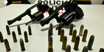PM apreende armas em ocorrência de violência doméstica em Divino das Laranjeiras