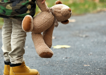 Abandono de incapaz: três crianças ficam sozinhas em Valadares