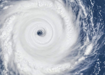 Ciclone causa caos e cancela mais de 1.500 voos nos EUA