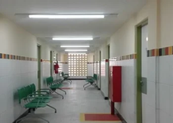 Violência em posto de saúde.