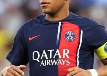Mbappé anuncia saída do PSG.
