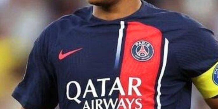 Mbappé anuncia saída do PSG.