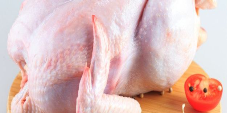 Devemos ou não lavar o frango antes de prepará-lo?