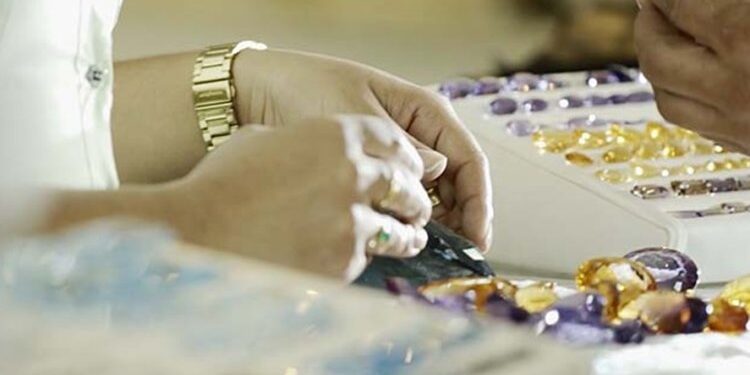 Teófilo Otoni faz Feiras de Pedras Preciosas